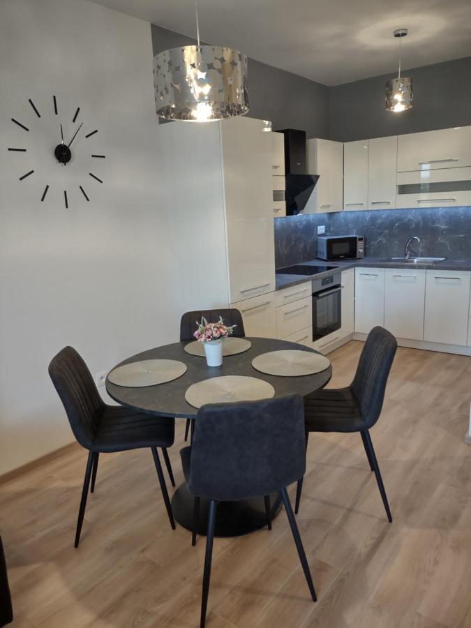 Dunajská StredaKarina Apartmanアパートメント エクステリア 写真