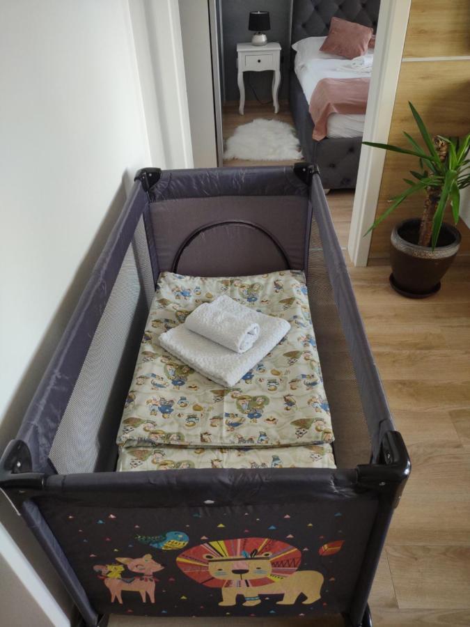 Dunajská StredaKarina Apartmanアパートメント エクステリア 写真