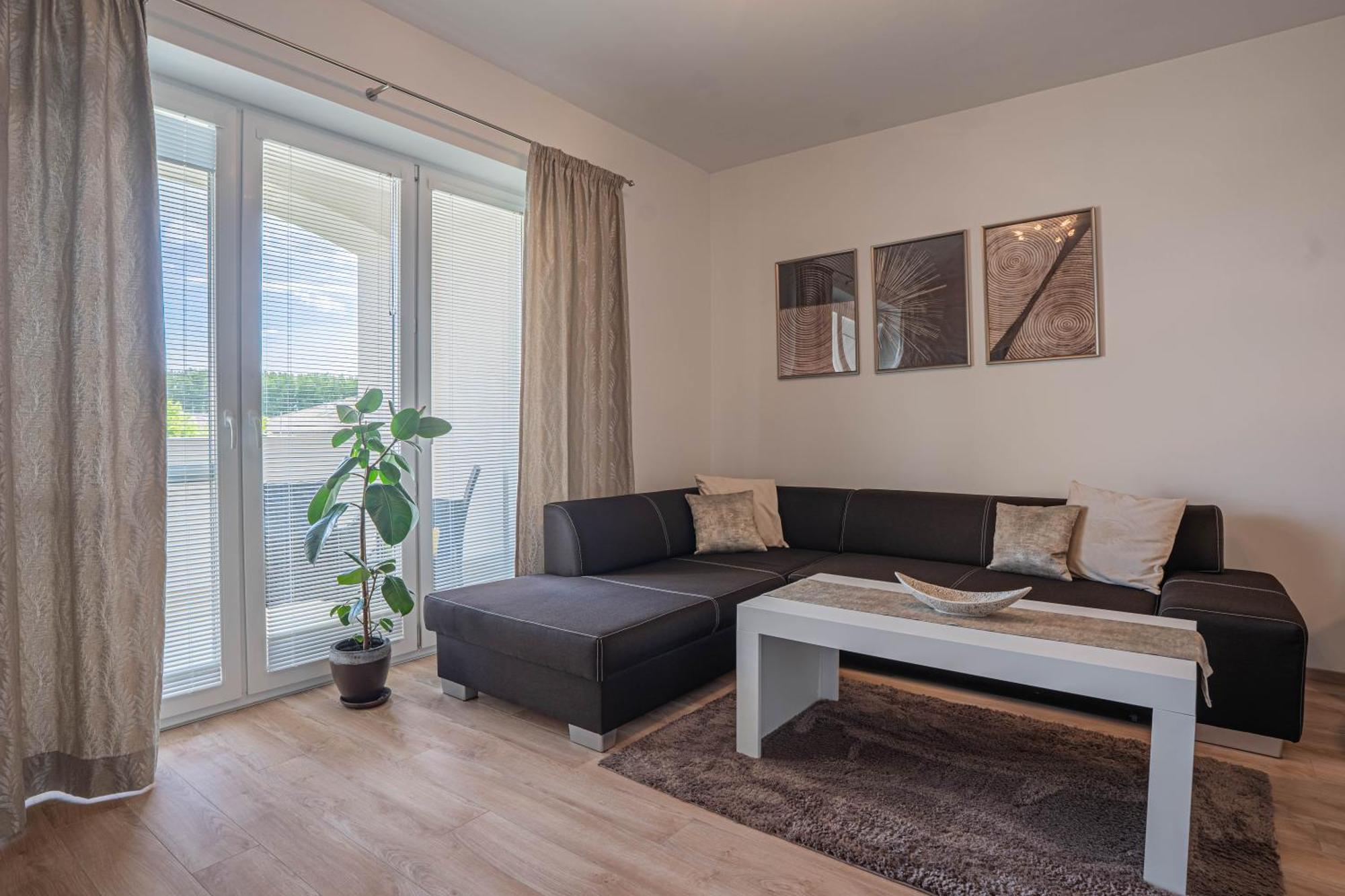Dunajská StredaKarina Apartmanアパートメント エクステリア 写真