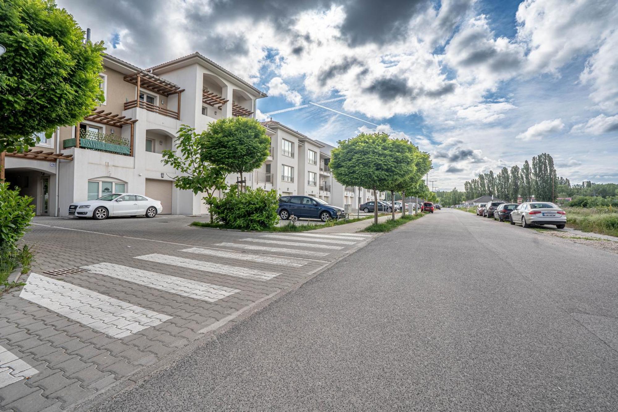 Dunajská StredaKarina Apartmanアパートメント エクステリア 写真