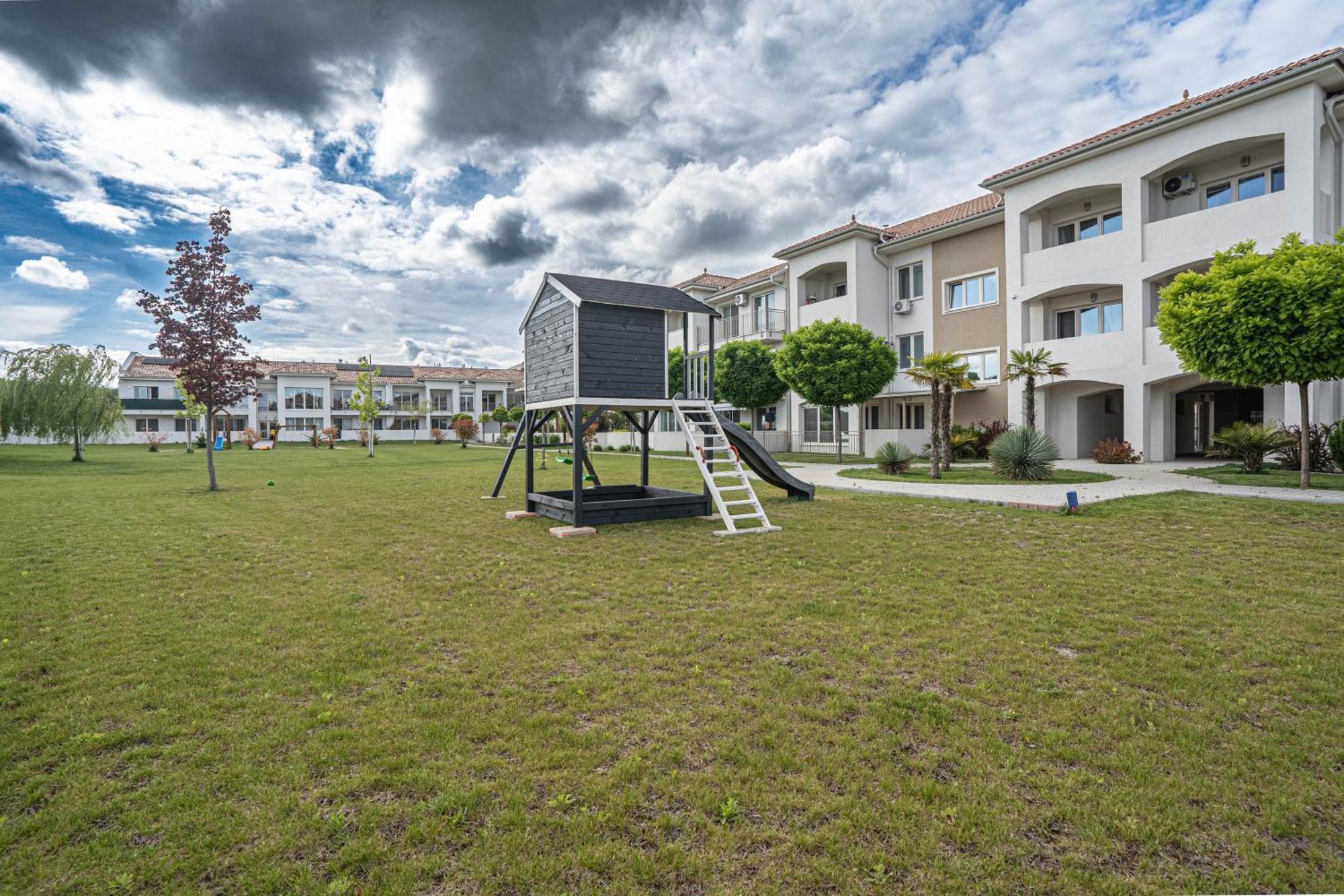 Dunajská StredaKarina Apartmanアパートメント エクステリア 写真