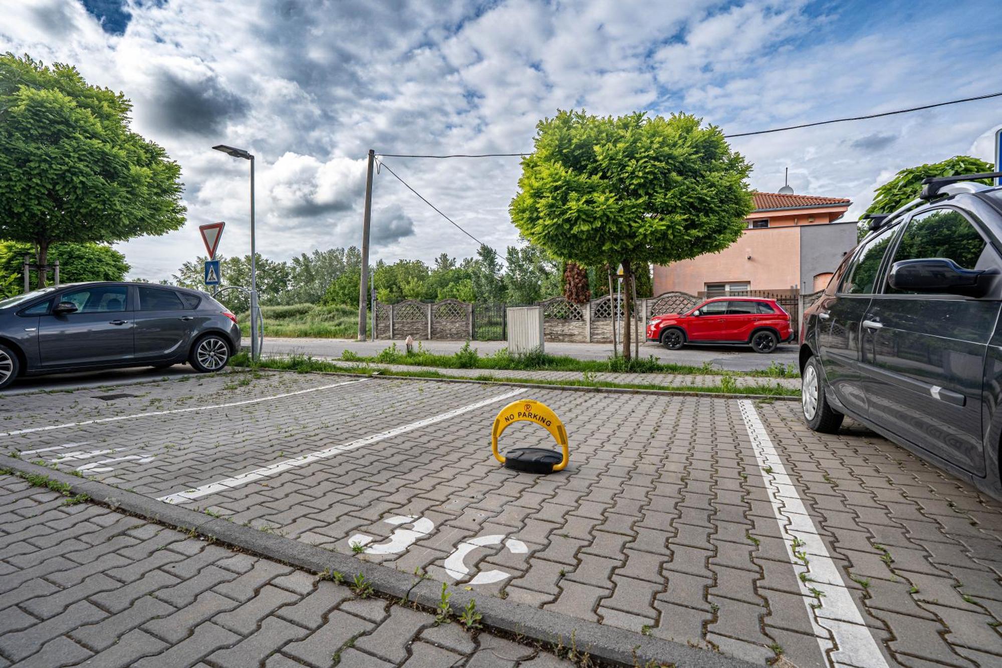 Dunajská StredaKarina Apartmanアパートメント エクステリア 写真